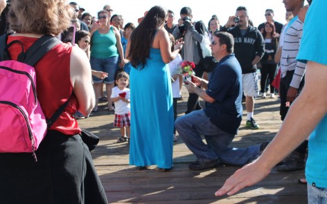 how-to-propose-in-a-crowd