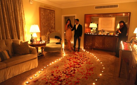 romantic-room-proposal